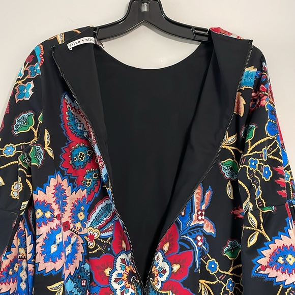 Alice and Olivia - Picture 7 of 8